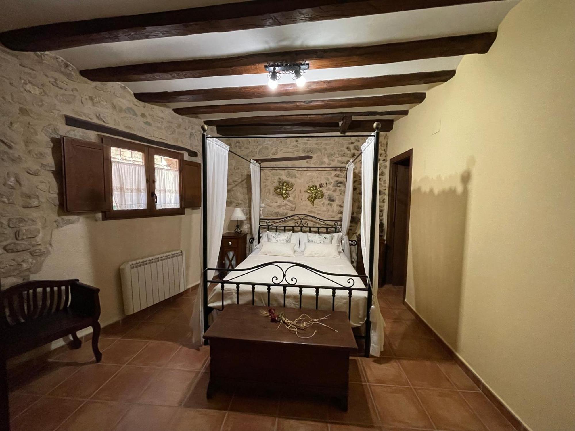 Casa Lidia - Antigua Posada Real วาลเดร์โรเบรส ภายนอก รูปภาพ