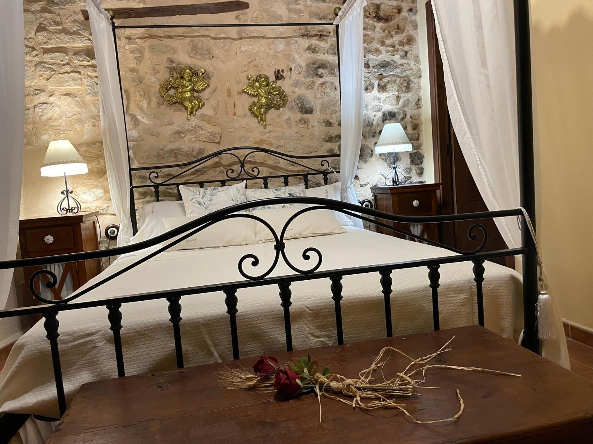 Casa Lidia - Antigua Posada Real วาลเดร์โรเบรส ภายนอก รูปภาพ