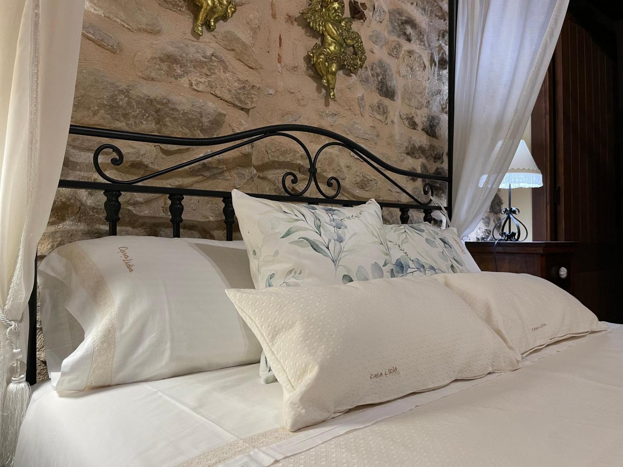 Casa Lidia - Antigua Posada Real วาลเดร์โรเบรส ภายนอก รูปภาพ