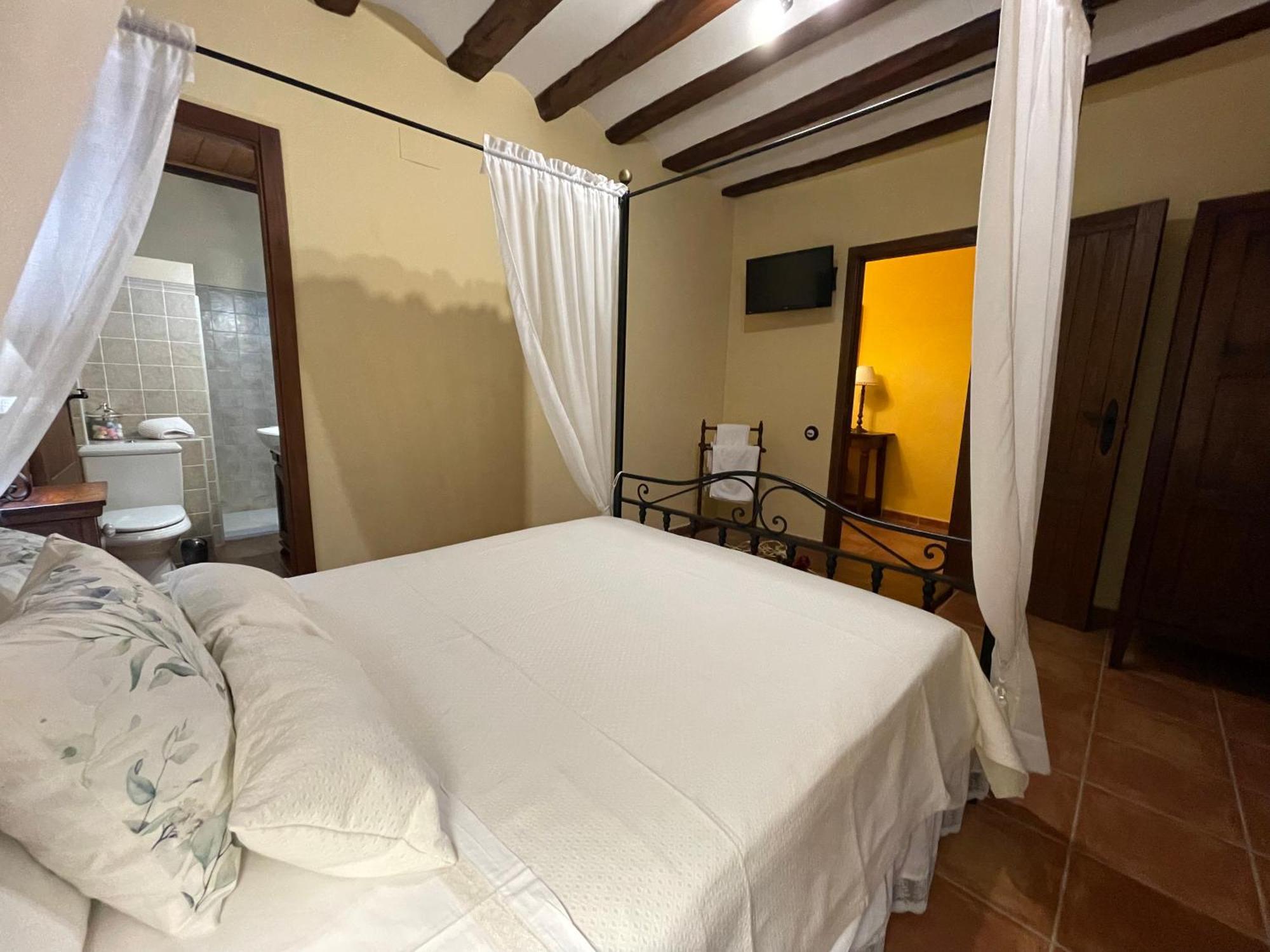 Casa Lidia - Antigua Posada Real วาลเดร์โรเบรส ภายนอก รูปภาพ