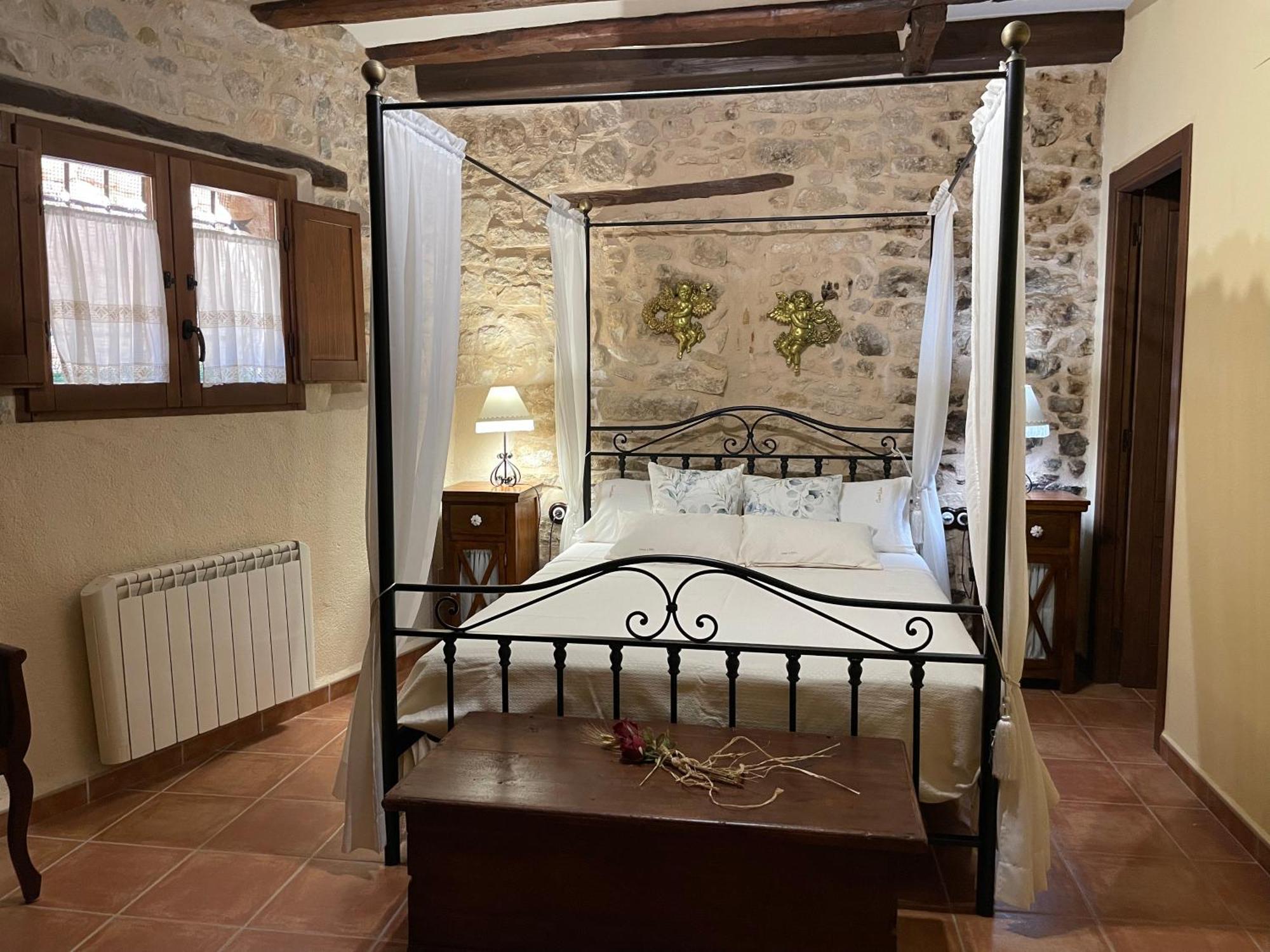 Casa Lidia - Antigua Posada Real วาลเดร์โรเบรส ภายนอก รูปภาพ