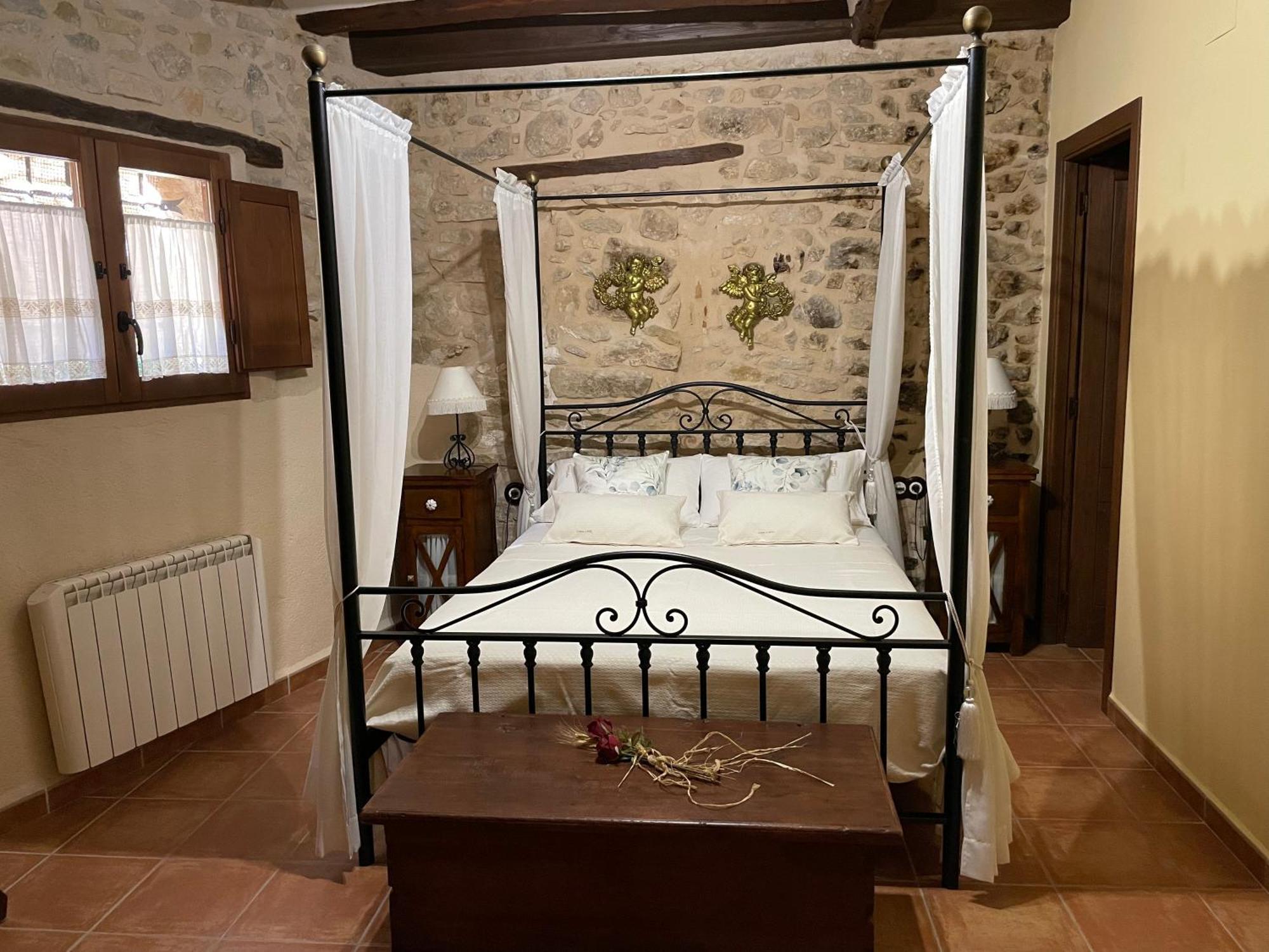 Casa Lidia - Antigua Posada Real วาลเดร์โรเบรส ภายนอก รูปภาพ